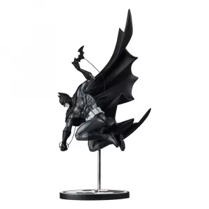 DC Direct Batman Black & White Statue 1/10 Batman by Inhyuk Lee 25 cm