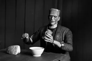 Universal Monsters Action Figure Ultimate Frankenstein's Monster (Bride of Frankenstein) (B&W) 18 cm NECA