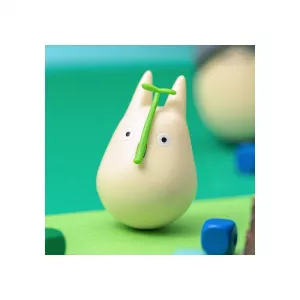 My Neighbor Totoro Round Bottomed Figurine Small Totoro with leaf 5 cm - Severely damaged packaging Semic